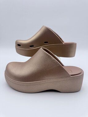 Yellowbox Womens Metallic Bronze Platform Clogs Size 7 Lightweight Slip-On Desig